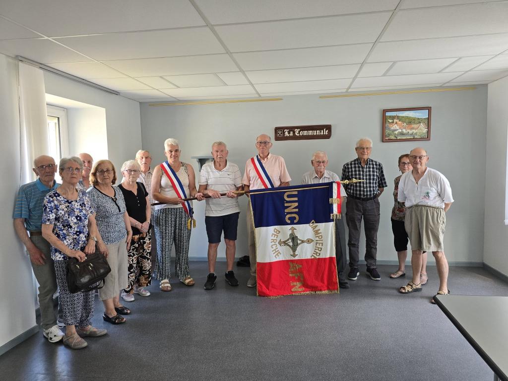 Remise du drapeau de l'UNC-AFN